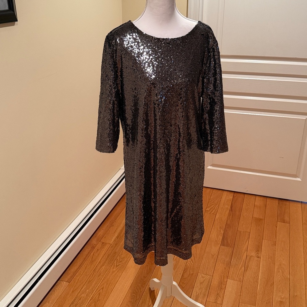 Elegant Black / Silver Sequin Mini Dress  Party Ready super cute and elegant
